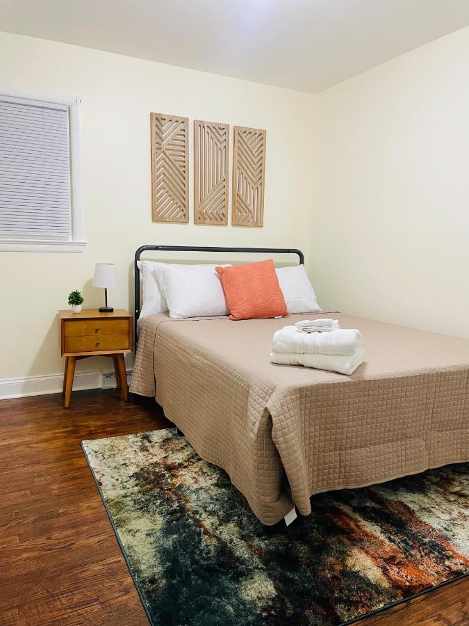 Newly Renovated Charming Home With Parking Fort Washington Exterior photo